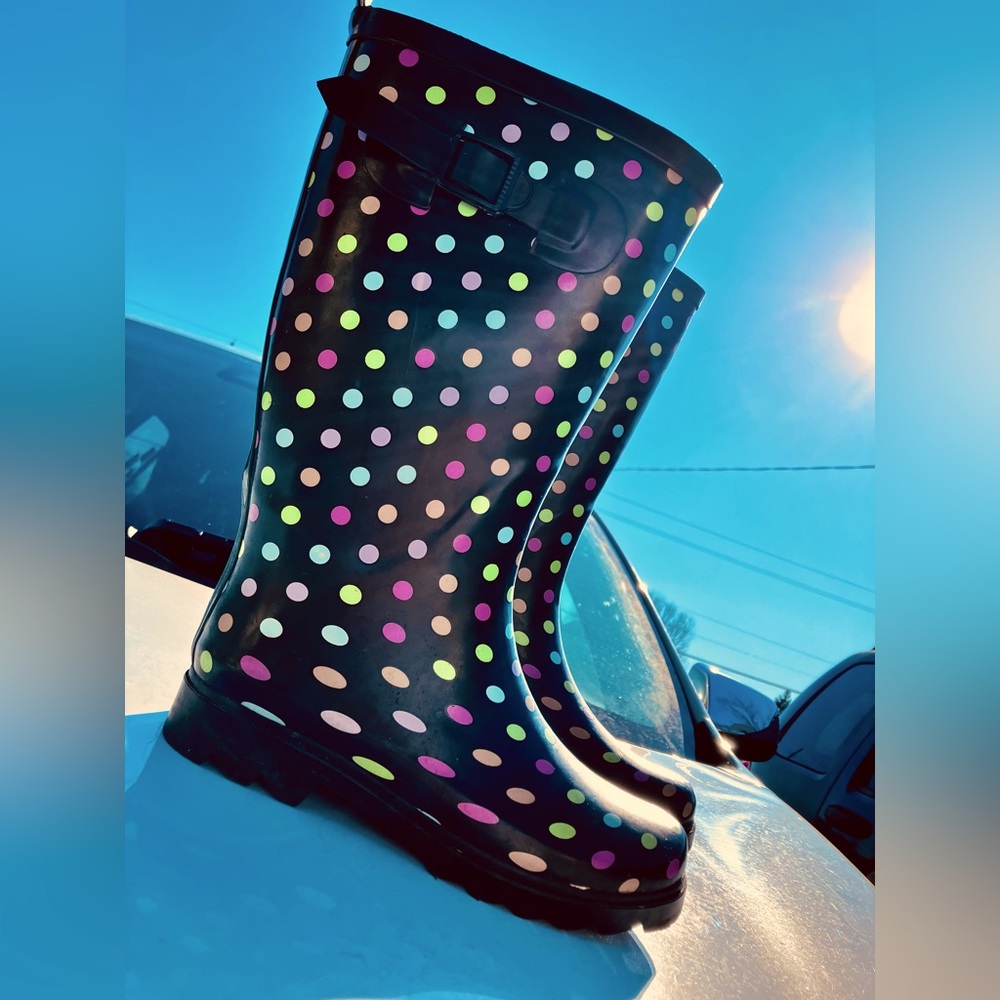 WOMENS Black Multi color polka dot rain boots 🖤